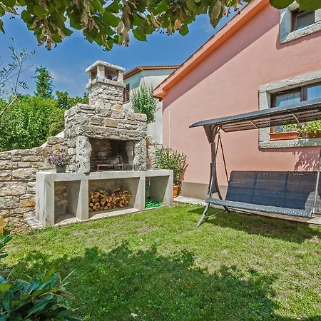 Fabina In Feriehus Pićan